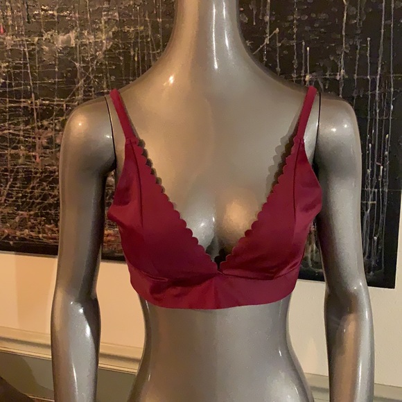 PINK by Victoria’s Secret Bonded Scallop Edge Plunge Front Bra - Picture 3 of 9